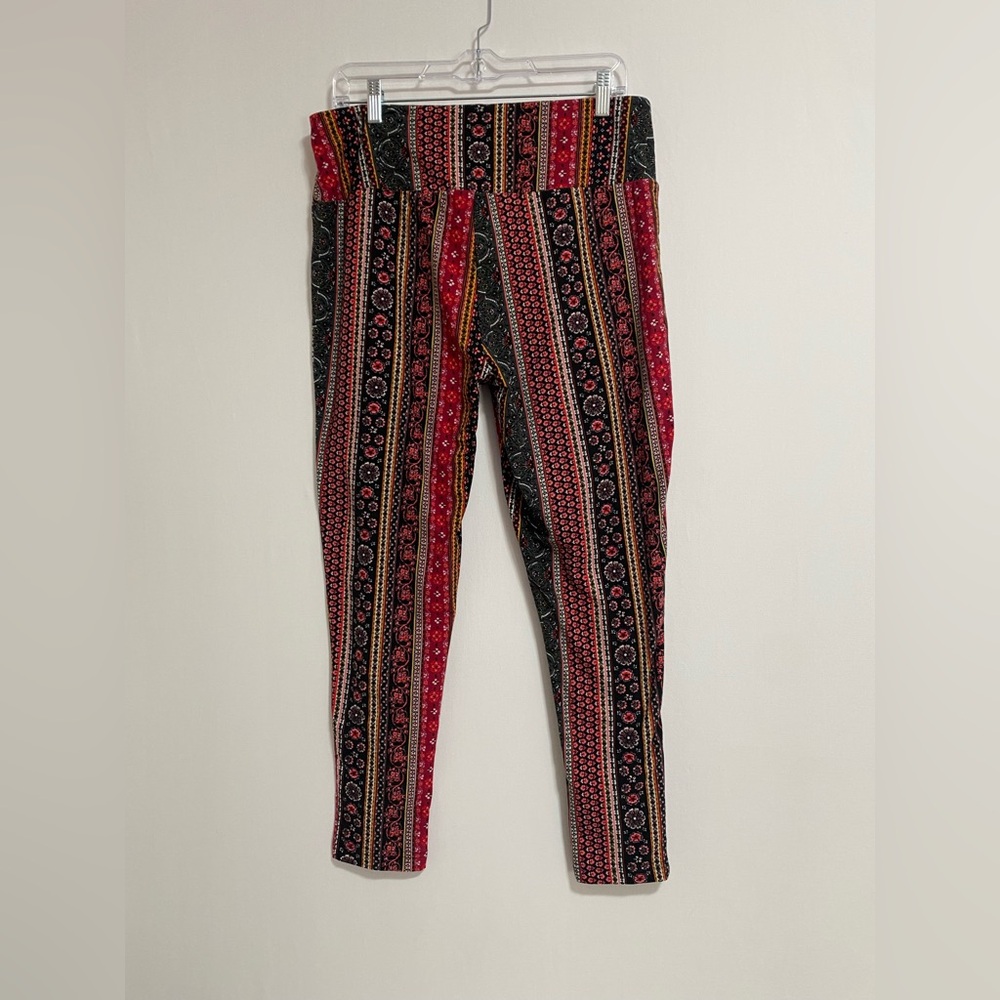 Terra & Sky Red and Black Patterned Leggings